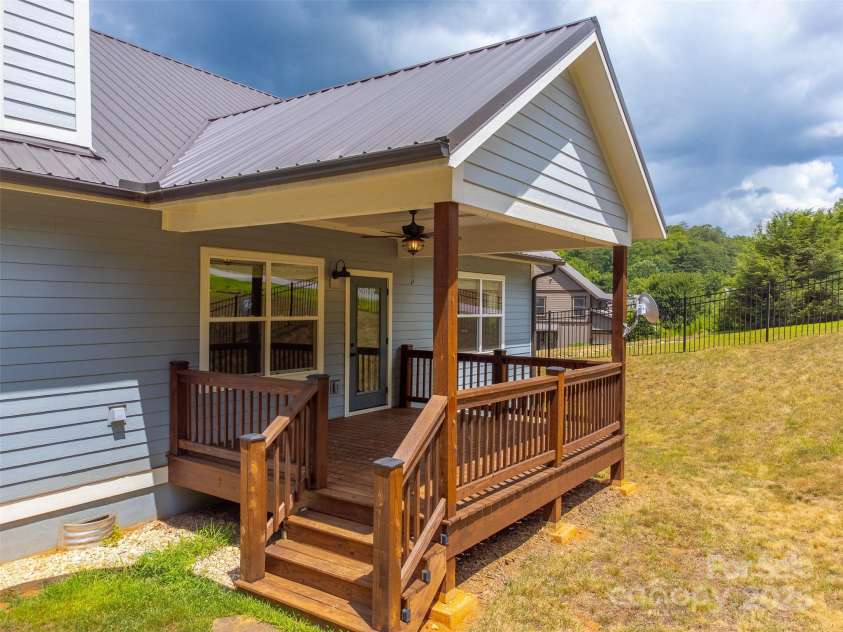 7 Sundrops Trail, Cullowhee, NC 28723.  MLS# CAR4283493, YatesRealty ID 29419. 