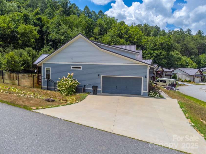 7 Sundrops Trail, Cullowhee, NC 28723.  MLS# CAR4283493, YatesRealty ID 29419. 