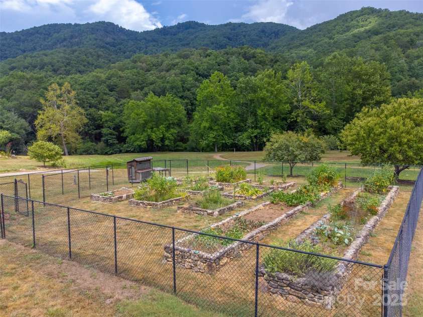 7 Sundrops Trail, Cullowhee, NC 28723.  MLS# CAR4283493, YatesRealty ID 29419. 