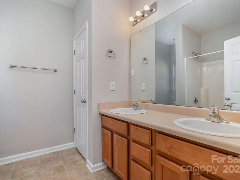 3649 Warp Street, Charlotte, NC 28205.  MLS# CAR4213676, YatesRealty ID 2942. Primary bath