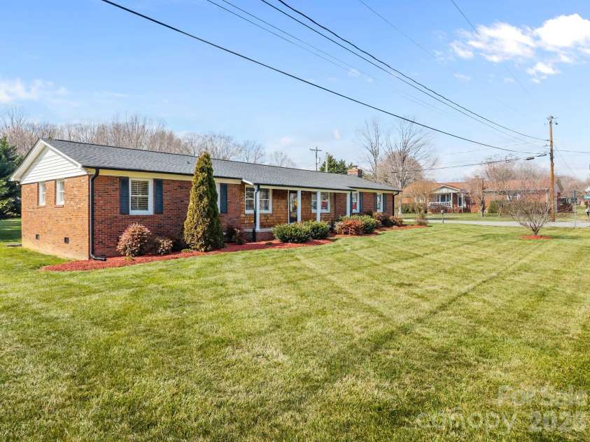 6443 Roanoke Drive, Kannapolis, NC 28081.  MLS# CAR4335703, YatesRealty ID 2942. 