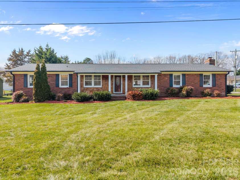 6443 Roanoke Drive, Kannapolis, NC 28081.  MLS# CAR4335703, YatesRealty ID 2942. 