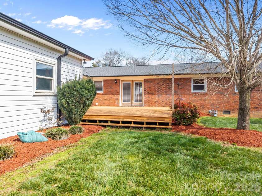 6443 Roanoke Drive, Kannapolis, NC 28081.  MLS# CAR4335703, YatesRealty ID 2942. 