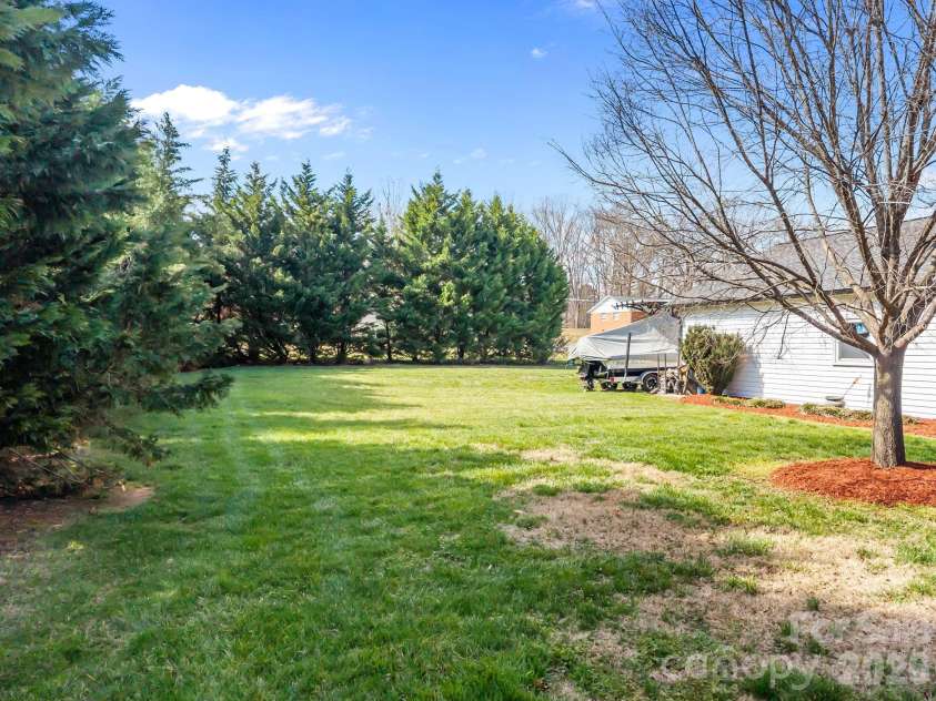 6443 Roanoke Drive, Kannapolis, NC 28081.  MLS# CAR4335703, YatesRealty ID 2942. 