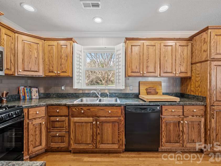 6443 Roanoke Drive, Kannapolis, NC 28081.  MLS# CAR4335703, YatesRealty ID 2942. 