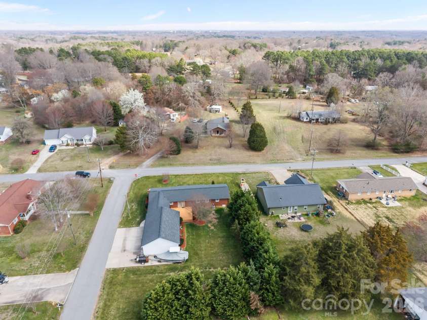 6443 Roanoke Drive, Kannapolis, NC 28081.  MLS# CAR4335703, YatesRealty ID 2942. 
