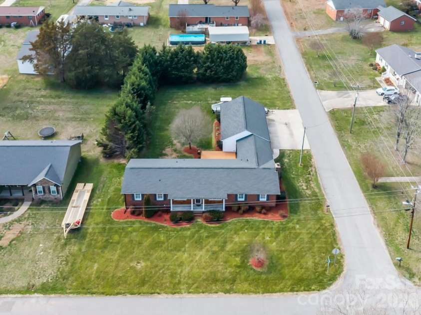 6443 Roanoke Drive, Kannapolis, NC 28081.  MLS# CAR4335703, YatesRealty ID 2942. 