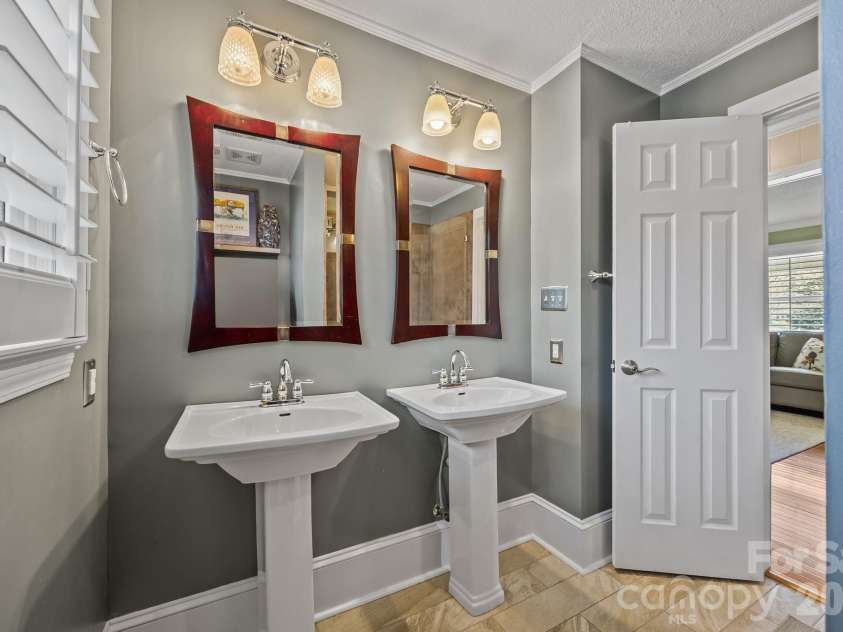 6443 Roanoke Drive, Kannapolis, NC 28081.  MLS# CAR4335703, YatesRealty ID 2942. Hall Bathroom