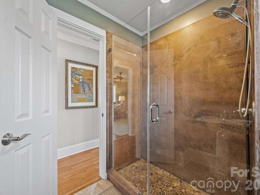 6443 Roanoke Drive, Kannapolis, NC 28081.  MLS# CAR4335703, YatesRealty ID 2942. Hall Bathroom