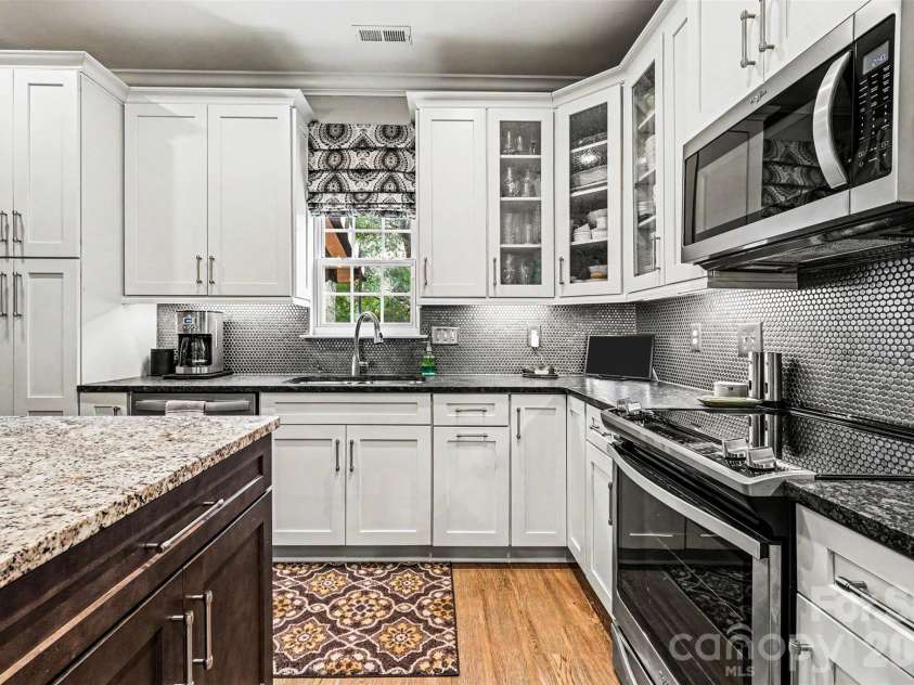 5520 Lemley Road, Concord, NC 28027.  MLS# CAR4388322, YatesRealty ID 29421. Stainless steel appliances