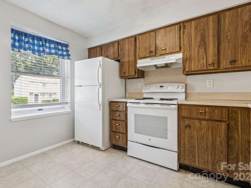 9445 Lexington Circle, Charlotte, NC 28213.  MLS# CAR4276875, YatesRealty ID 29422. 