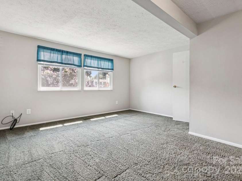 9445 Lexington Circle, Charlotte, NC 28213.  MLS# CAR4276875, YatesRealty ID 29422. 