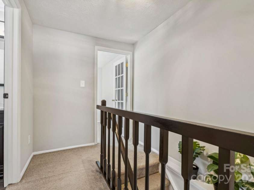 9445 Lexington Circle, Charlotte, NC 28213.  MLS# CAR4276875, YatesRealty ID 29422. 