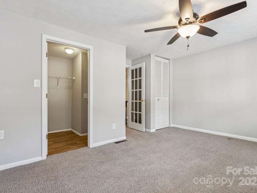9445 Lexington Circle, Charlotte, NC 28213.  MLS# CAR4276875, YatesRealty ID 29422. 