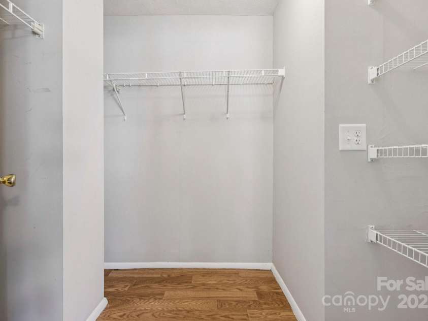 9445 Lexington Circle, Charlotte, NC 28213.  MLS# CAR4276875, YatesRealty ID 29422. 