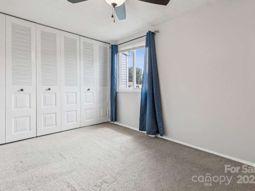 9445 Lexington Circle, Charlotte, NC 28213.  MLS# CAR4276875, YatesRealty ID 29422. 