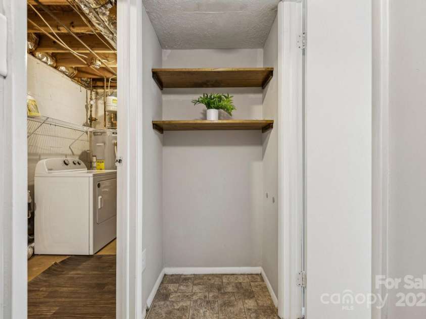 9445 Lexington Circle, Charlotte, NC 28213.  MLS# CAR4276875, YatesRealty ID 29422. 