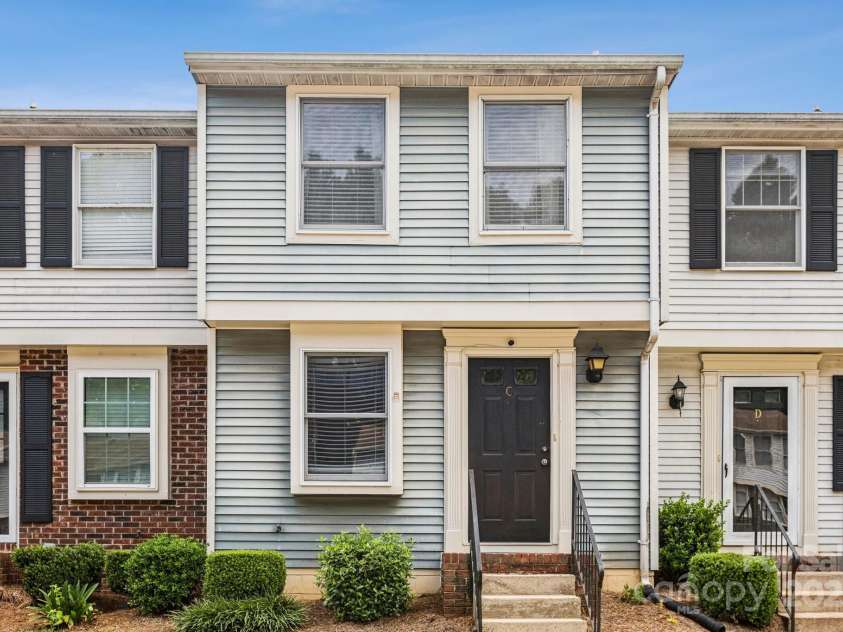 9445 Lexington Circle, Charlotte, NC 28213.  MLS# CAR4276875, YatesRealty ID 29422. 