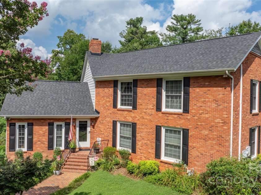 1750 5th Street Drive, Hickory, NC 28601.  MLS# CAR4285172, YatesRealty ID 29423. 