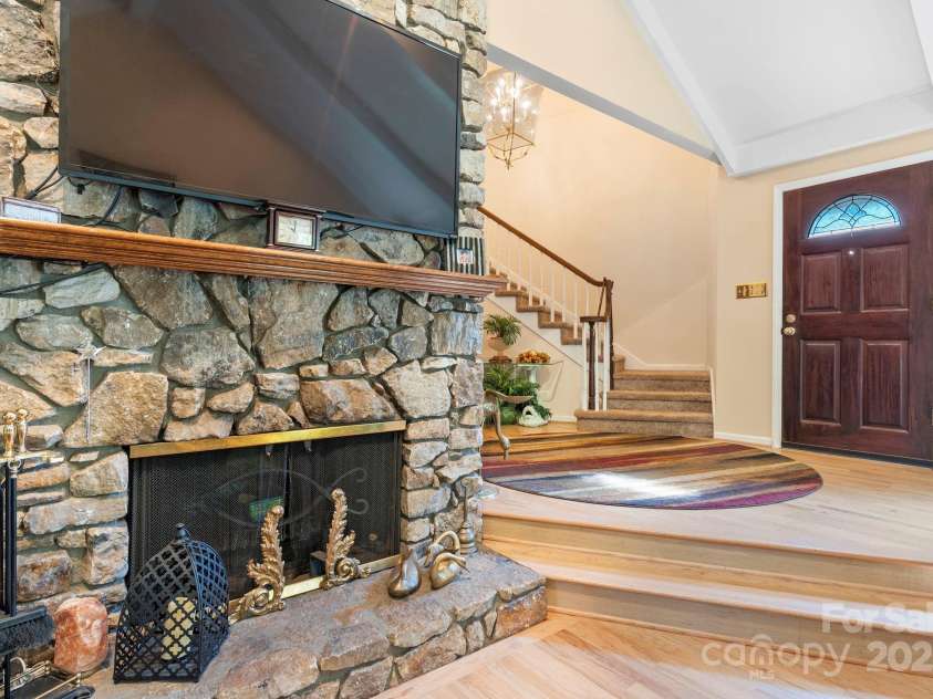 1750 5th Street Drive, Hickory, NC 28601.  MLS# CAR4285172, YatesRealty ID 29423. 