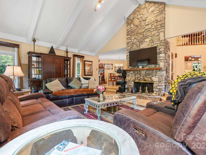 1750 5th Street Drive, Hickory, NC 28601.  MLS# CAR4285172, YatesRealty ID 29423. 