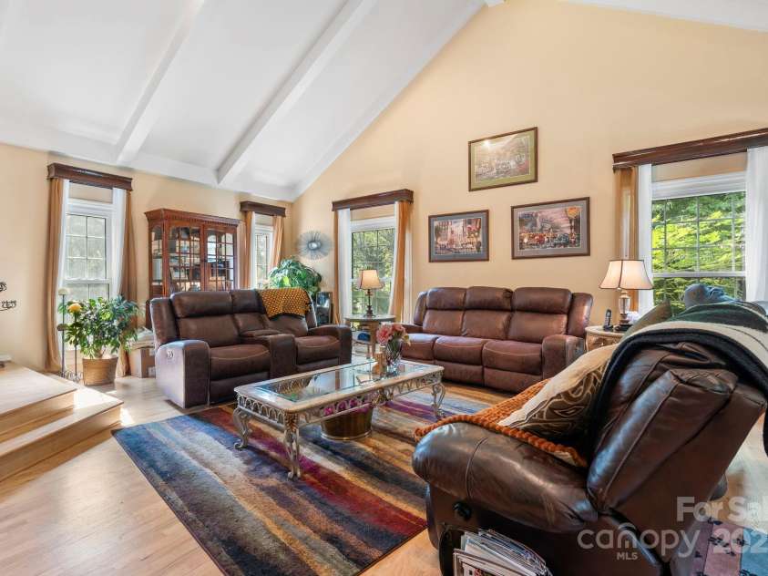 1750 5th Street Drive, Hickory, NC 28601.  MLS# CAR4285172, YatesRealty ID 29423. 