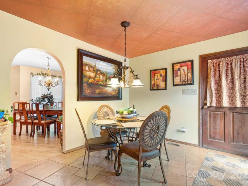 1750 5th Street Drive, Hickory, NC 28601.  MLS# CAR4285172, YatesRealty ID 29423. 