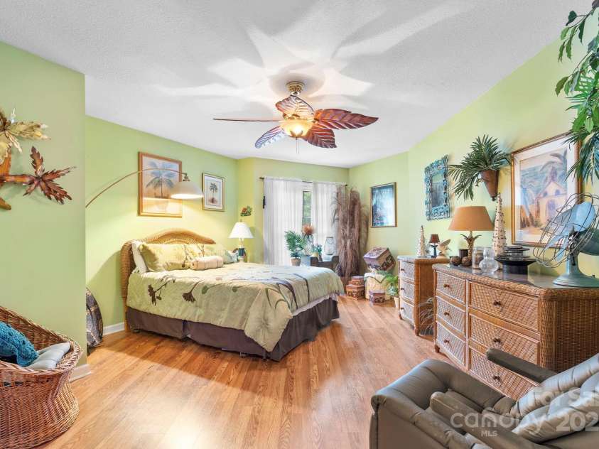 1750 5th Street Drive, Hickory, NC 28601.  MLS# CAR4285172, YatesRealty ID 29423. 