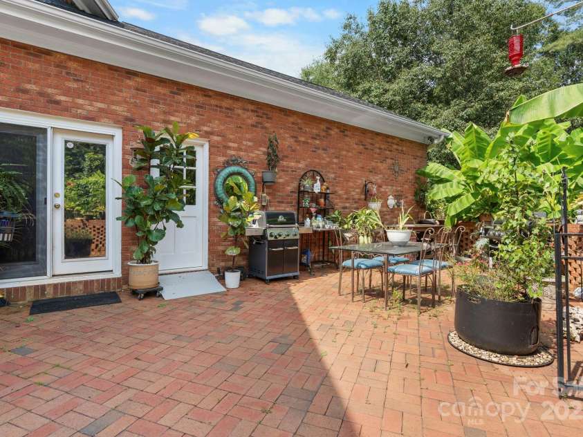 1750 5th Street Drive, Hickory, NC 28601.  MLS# CAR4285172, YatesRealty ID 29423. 