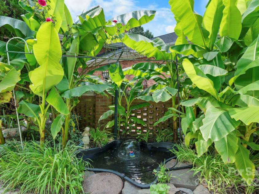 1750 5th Street Drive, Hickory, NC 28601.  MLS# CAR4285172, YatesRealty ID 29423. 