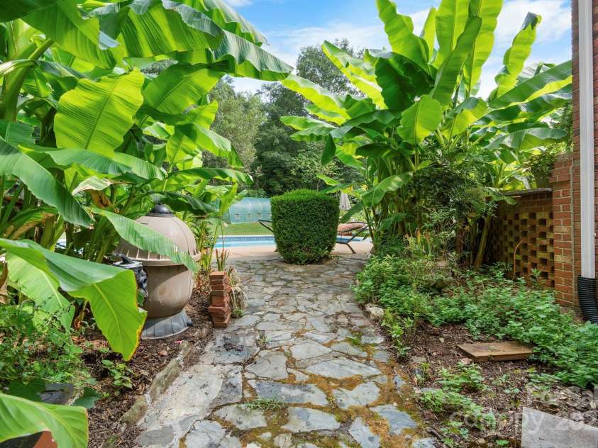 1750 5th Street Drive, Hickory, NC 28601.  MLS# CAR4285172, YatesRealty ID 29423. 