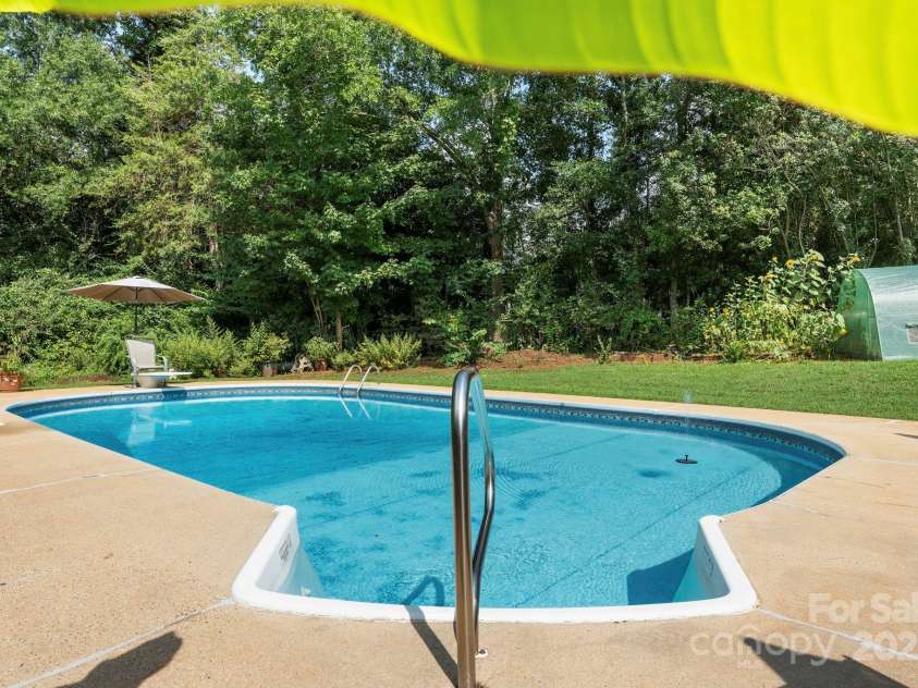 1750 5th Street Drive, Hickory, NC 28601.  MLS# CAR4285172, YatesRealty ID 29423. 