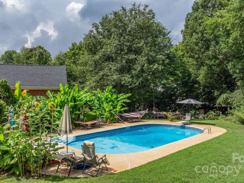 1750 5th Street Drive, Hickory, NC 28601.  MLS# CAR4285172, YatesRealty ID 29423. 