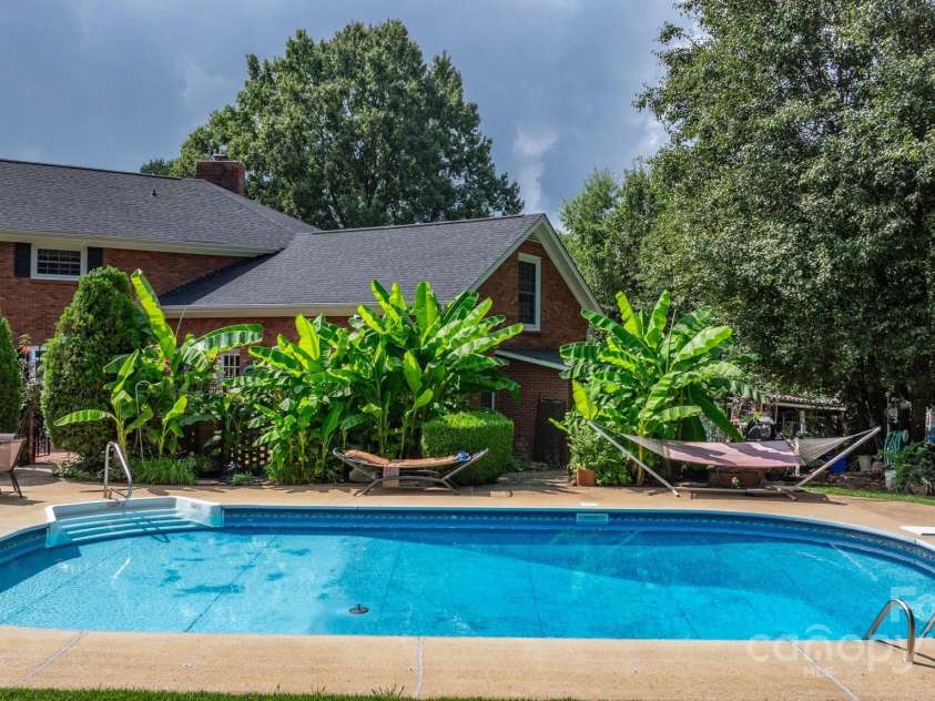 1750 5th Street Drive, Hickory, NC 28601.  MLS# CAR4285172, YatesRealty ID 29423. 