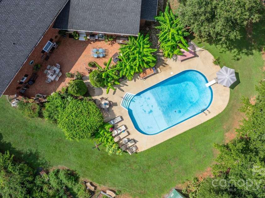 1750 5th Street Drive, Hickory, NC 28601.  MLS# CAR4285172, YatesRealty ID 29423. 