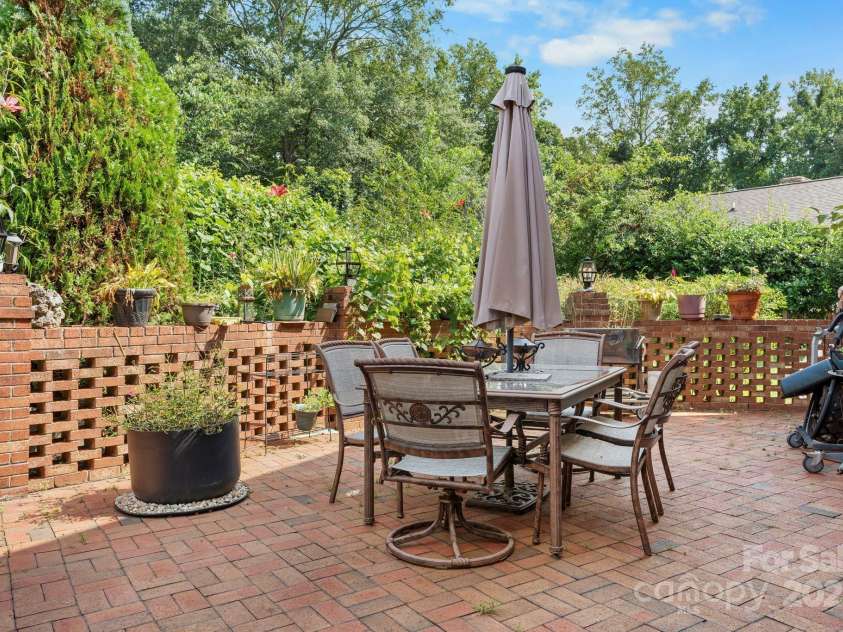 1750 5th Street Drive, Hickory, NC 28601.  MLS# CAR4315311, YatesRealty ID 29423. 