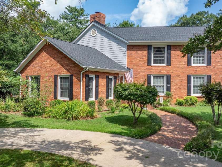 1750 5th Street Drive, Hickory, NC 28601.  MLS# CAR4315311, YatesRealty ID 29423. 