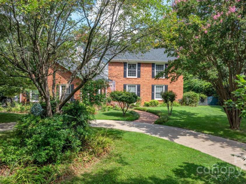 1750 5th Street Drive, Hickory, NC 28601.  MLS# CAR4315311, YatesRealty ID 29423. 