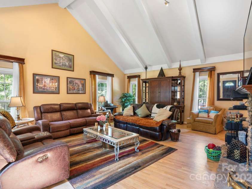 1750 5th Street Drive, Hickory, NC 28601.  MLS# CAR4315311, YatesRealty ID 29423. 