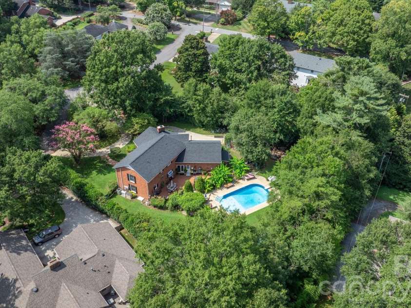 1750 5th Street Drive, Hickory, NC 28601.  MLS# CAR4315311, YatesRealty ID 29423. 