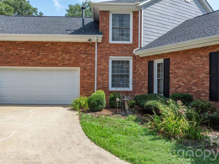 1750 5th Street Drive, Hickory, NC 28601.  MLS# CAR4315311, YatesRealty ID 29423. 