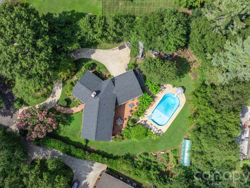 1750 5th Street Drive, Hickory, NC 28601.  MLS# CAR4315311, YatesRealty ID 29423. 