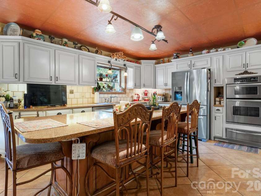 1750 5th Street Drive, Hickory, NC 28601.  MLS# CAR4315311, YatesRealty ID 29423. 