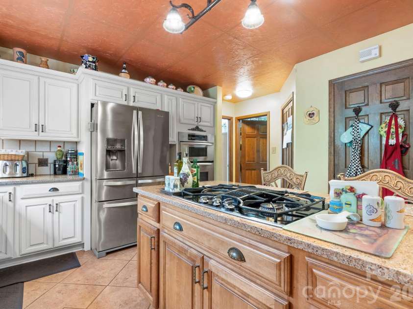 1750 5th Street Drive, Hickory, NC 28601.  MLS# CAR4315311, YatesRealty ID 29423. 