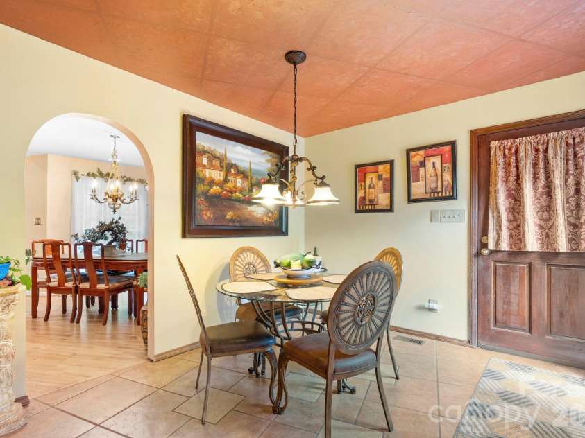 1750 5th Street Drive, Hickory, NC 28601.  MLS# CAR4315311, YatesRealty ID 29423. 