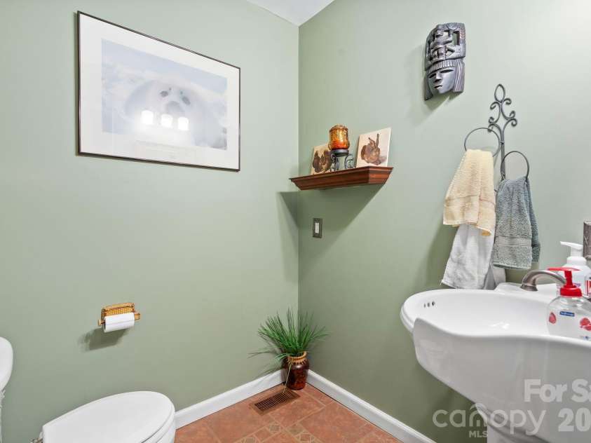 1750 5th Street Drive, Hickory, NC 28601.  MLS# CAR4315311, YatesRealty ID 29423. 