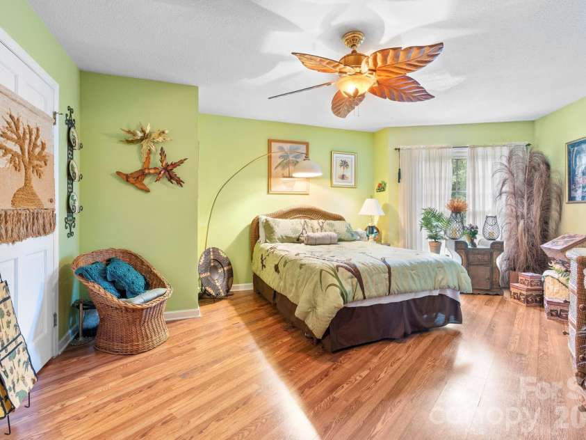 1750 5th Street Drive, Hickory, NC 28601.  MLS# CAR4315311, YatesRealty ID 29423. 