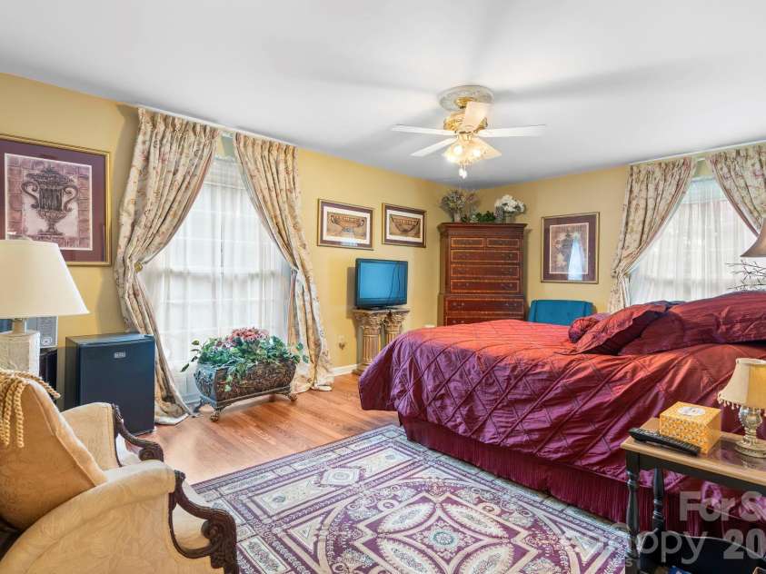 1750 5th Street Drive, Hickory, NC 28601.  MLS# CAR4315311, YatesRealty ID 29423. 