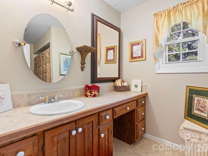 1750 5th Street Drive, Hickory, NC 28601.  MLS# CAR4315311, YatesRealty ID 29423. 