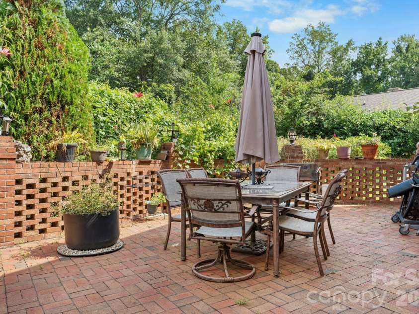 1750 5th Street Drive, Hickory, NC 28601.  MLS# CAR4315311, YatesRealty ID 29423. 